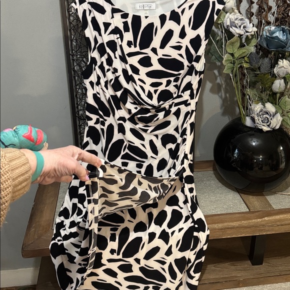 Kasper Black & Ivory Abstract Ruched Dress Size 14 Elegant Career Cocktail - Picture 7 of 9